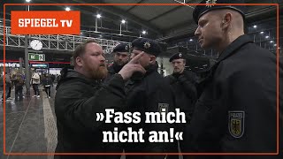 Waffenkontrollen an Berliner Bahnhöfen  SPIEGEL TV [upl. by Ulrick]