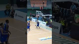 Michael Qualls wins the tipoff and THROWS DOWN THE ALLEYOOP JAM from Steve Taylor Jr [upl. by Akimert77]