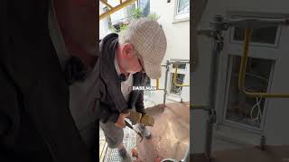 Stein aufteilen 🔨 handwerk ausbildung baustelle zimmermann maurer stein [upl. by Haggar753]