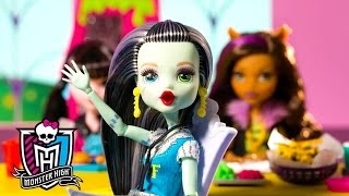 Monster High Ghouls Spring into Vacay Mode  Spring Into Action  Monster High [upl. by Ariahaj]