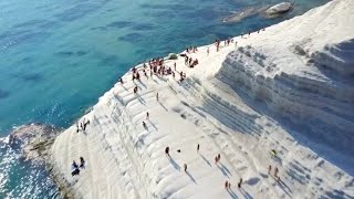 La Scala dei Turchi la spiaggia vicino Realmonte in Sicilia è tra le più belle dItalia [upl. by Aniled]