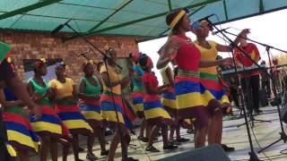 Ndlovu Youth Choir bij opening Child Care program in Bloempoort ZA [upl. by Notniw685]