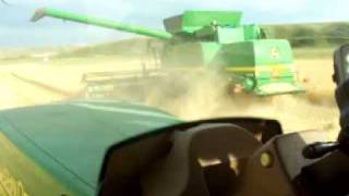 unloading on the go john deere 9520  t670 [upl. by Eerehs]