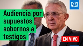 EN VIVO Álvaro Uribe hace su aparición audiencia de acusación por supuesto soborno a testigo [upl. by Seto]