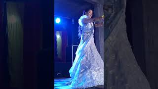 bride emotional dance for her mother laadki shorts wedding bride easydance danceperformance [upl. by Ecyor787]