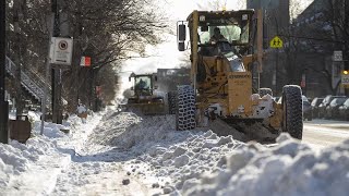 Déneigement  dernier hiver pour les sirènes de remorquage à Montréal [upl. by Aisekal722]