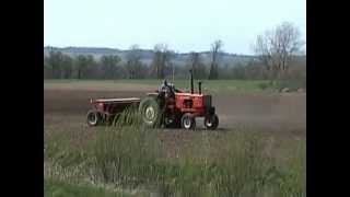 Allis Chalmers 200 Planting Oats in Central Ny on a nice warm spring day [upl. by Tnirb]