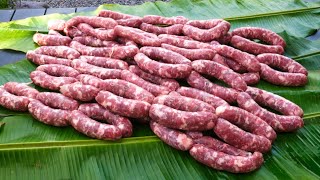 FAIRE DES SAUCISSES MAISON 🌴 MAKE HOMEMADE SAUSAGES [upl. by Gibun]