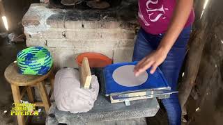 Maura haciendo tortillas con su tortillero [upl. by Balkin]