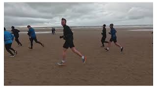 Beelden vanaf de zijkant van De Halve marathon van Egmond aan Zee [upl. by Llemij]