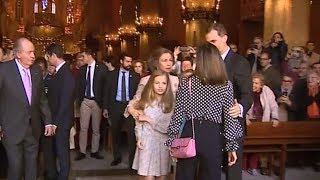 La reina Letizia y doña Sofía tenso momento en la misa de Pascua en Palma [upl. by Jule]