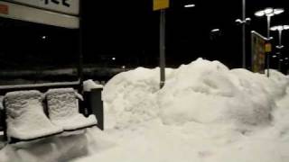 Schneechaos in Berlin Riesige Schneeberge im Bahnhof BerlinWannsee [upl. by Leonsis]