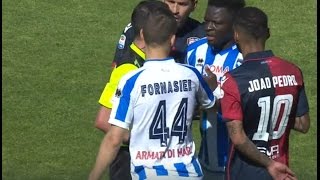 Muntari abbandona il campo per insulti razzisti durante la partita Cagliari Pescara 30042017 hd [upl. by Resaec110]