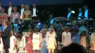 Andre Rieu op het Vrijthof Maastricht met Earth Song van Michael Jackson 2009 [upl. by Oicnaneb254]