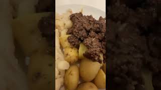 Krieltjes bloemkool en rul gebakken gehakt diner eten [upl. by Ahsineb156]