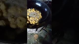 Mithaai kaise banate hain Kitna mast lag raha hai dekh kar videomcooking Besan ka laddu dekhi Kit [upl. by Thornburg102]