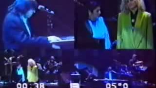 VALERIA LYNCH  MERCEDES SOSA quotTodo a pulmónquot 1991  CLIP OFICIAL en vivo [upl. by Janene]