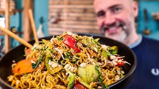 Veganes Bami Goreng vom Feinsten Der indonesische Küchenklassiker in 10 Minuten frisch zubereitet [upl. by Nauquf903]