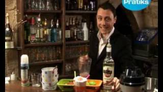 Comment faire un daiquiri aux fraises [upl. by Sabanrab]