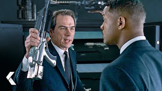 Midget Cricket Neuralyzer Scene  Men in Black 1997 Will Smith Tommy Lee Jones [upl. by Assiroc]