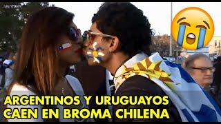 Hinchas de Argentina y Uruguay besan a un hombre  Chile trolea con mujer travesti [upl. by Bollinger]