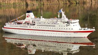 RC Modellboot Kreuzfahrtschiff DAS TRAUMSCHIFF MS BERLIN aus der ZDF Fernsehserie [upl. by Yulma]