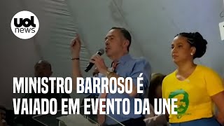 Barroso é vaiado ao discursar em evento da UNE e responde falando de luta contra a ditadura [upl. by Lange501]