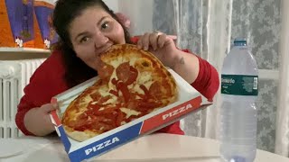 MANGIO UNA PIZZA BUONISSIMA E RISPONDO A QUALCHE POLEMICA MI AVETE STUFATO EATING SHOW MUKBANG ITA [upl. by Ennaerb]