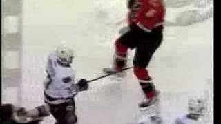 Jarkko Ruutu owns Dion Phaneuf [upl. by Alocin]