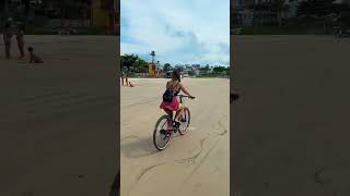 Andando de bicicleta na praia da Conceição em Bombinhas SC 🏖️🚲 [upl. by Nylrad38]