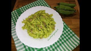 Pasta con pesto di fave e pancetta [upl. by Oicaroh781]