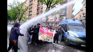 SCONTRI IN CENTRO TRA STUDENTI E POLIZIA PER IL G7 [upl. by Cirdla]