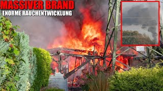 MASSIVER BRAND MIT ENORMER RAUCHENTWICKLUNG  2 Gartenlauben in Flammen  Bahnstrecke gesperrt [upl. by Karissa956]