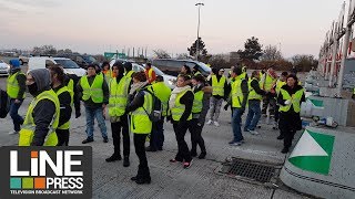 Gilets jaunes  Une opération de péage gratuit  Buchelay 78  France 21 novembre 2018 [upl. by Naihr]