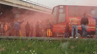 Spelers Go Ahead Eagles door supporters onthaald in Deventer na promotie Eredivisie [upl. by Atahs]