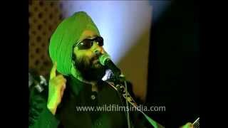 Rabbi Shergill  king of Punjabi amp Rock fusion sings Tere bin live [upl. by Ariday]