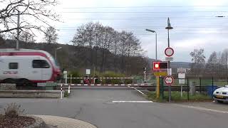 Eisebunnsbarrière Rollingen Passage a Niveau Bahnübergang Spoorwegovergang Level Crossing [upl. by Moriah444]