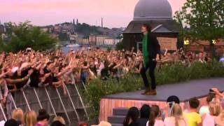 Håkan Hellström  Du kan gå din egen väg Live allsång på skansen [upl. by Nahtnanhoj]