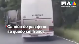 ¡UN VIAJE QUE SALIÓ M4L  Camión de pasajeros se quedó sin frenos y fue detenido por tráiler [upl. by Oderfodog754]