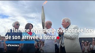 La flamme olympique ovationnée lors de son arrivée à lhôtel de ville dIstres [upl. by Ludvig]