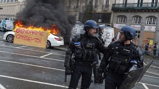 Francia la riforma delle pensioni è legge ma la tensione resta alta [upl. by Belicia726]