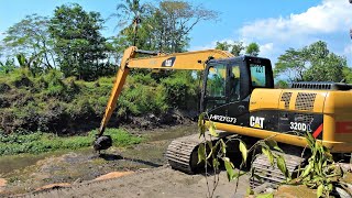 Long Reach Excavator Digging River Sedimentation [upl. by Aronle972]