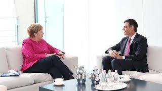 Pedro Sánchez se reúne con la canciller alemana Angela Merkel en Berlín  Presidente del Gobierno [upl. by Anirhtak]