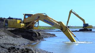 Long Reach Excavators Trucks Working On The New River Bridge Excavation Construction [upl. by Elkraps]