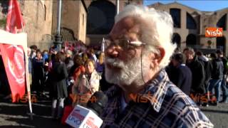 BLITZ DEGLI OPERAI AL COLOSSEO DURANTE LO SCIOPERO SOCIALE  14 Novembre 2014 [upl. by Bulley]