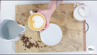 Latte art cappuccinohartje maken – recept​ – Allerhande [upl. by Aetnuahs650]