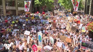 quotStrike 4 Climate Actionquot  la grève des étudiants australiens contre le changement climatique [upl. by Nelloc706]