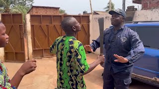 Le Policier Pipi WOBAHO en danger à cause du Casque [upl. by Eidnalem794]