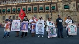 Presidente expone carta a familiares de normalistas de Ayotzinapa [upl. by Enilesoj]