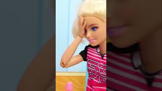 🤢 Pourquoi Barbie atelle des nausées et natelle pas dappétit🫃barbie jeux barbievideo [upl. by Ahsiam]